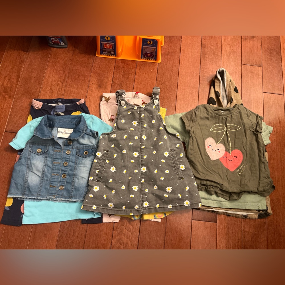 2T Girls' Clothing Bundle - 10 items